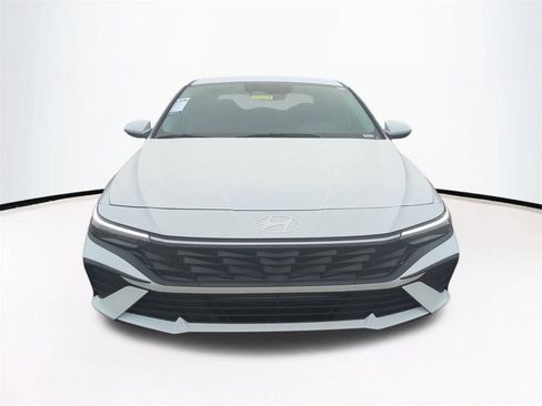 New 2026 Hyundai Elantra SE FWD image 3
