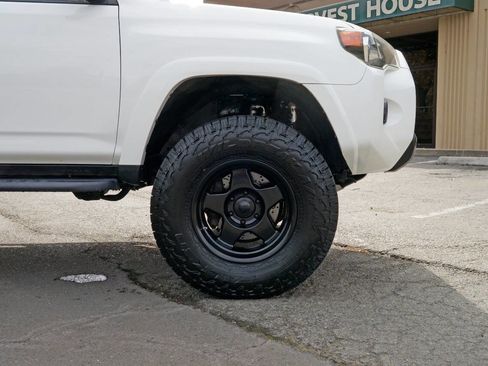 Used 2017 Toyota 4Runner TRD Pro image 3