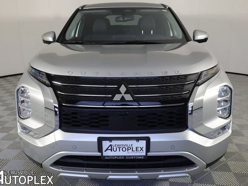 Used 2024 Mitsubishi Outlander SE FWD image 2
