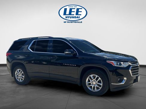 Used 2020 Chevrolet Traverse LT FWD image 1
