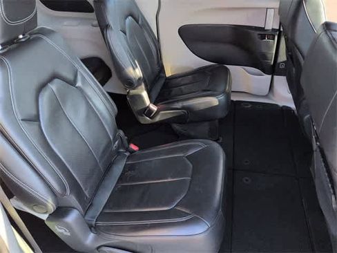 Used 2022 Chrysler Pacifica Touring-L image 22