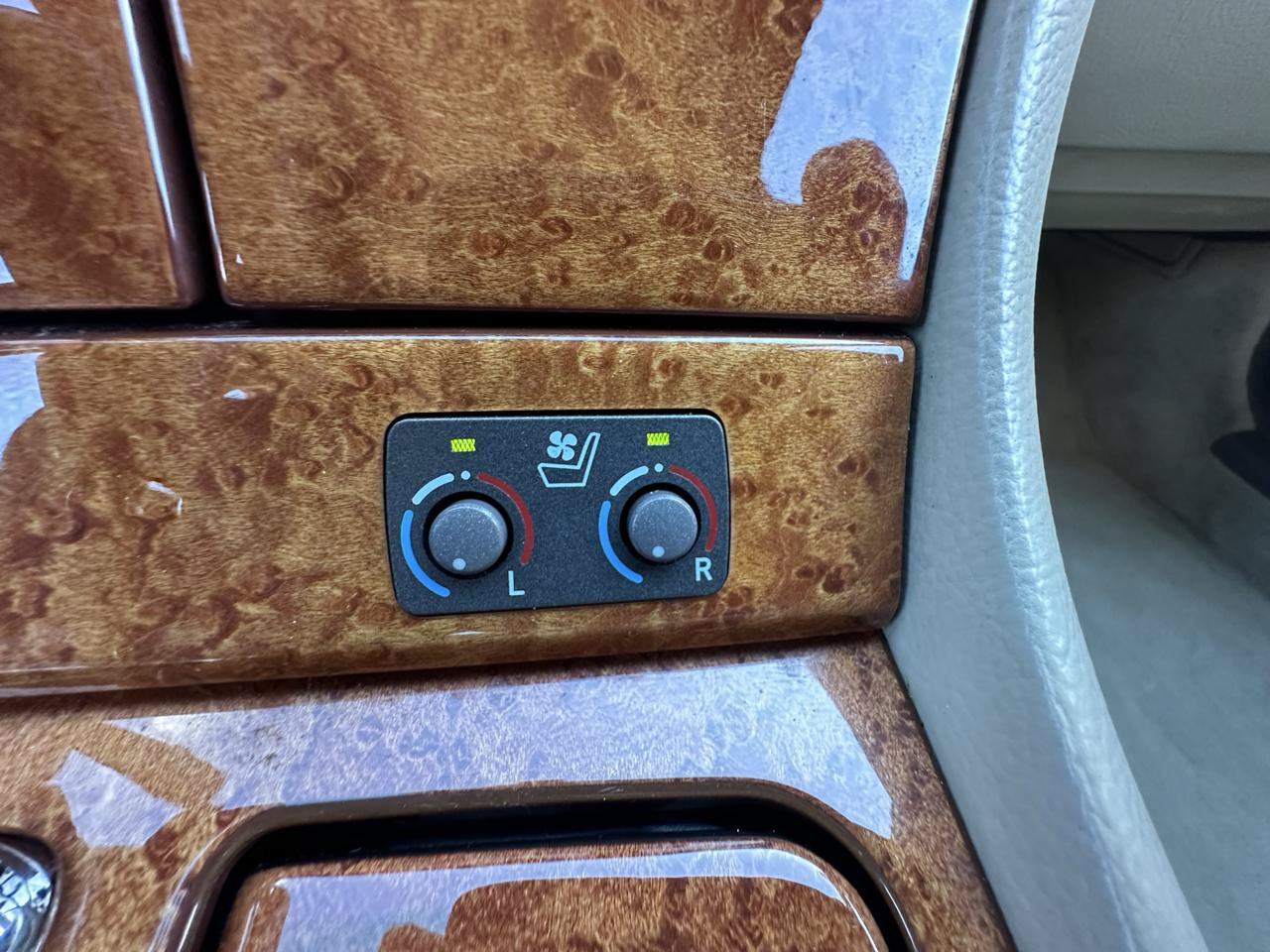Used 2006 Lexus LS 430 w/ Modern Luxury Pkg RWD image 15