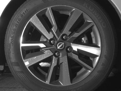 Used 2025 Nissan Versa SV image 13