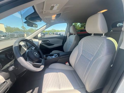 Used 2023 Nissan Rogue SV AWD/4WD image 9