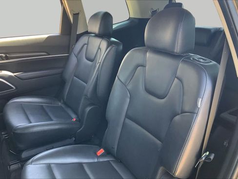 Certified 2025 Kia Telluride S FWD image 19