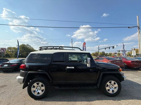 Used 2010 Toyota FJ Cruiser Sport Utility 2D image 7
