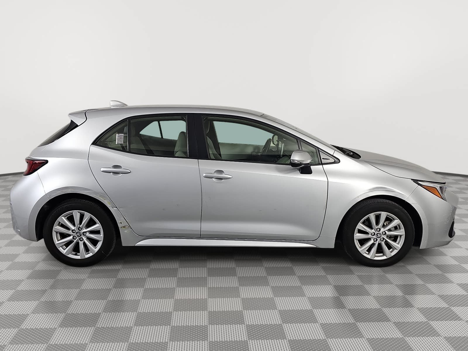 Used 2023 Toyota Corolla SE w/ SE Premium Package FWD image 9