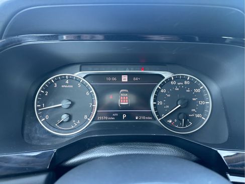 Used 2025 Nissan Pathfinder SL AWD/4WD image 7