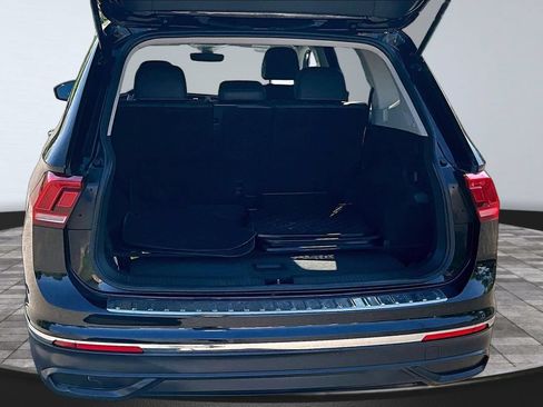 Used 2023 Volkswagen Tiguan SE w/ Panoramic Sunroof Package AWD/4WD image 36