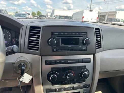 Used 2006 Jeep Grand Cherokee Laredo AWD/4WD image 9