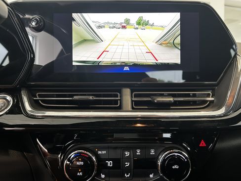 Used 2025 Chevrolet Trax RS FWD image 14