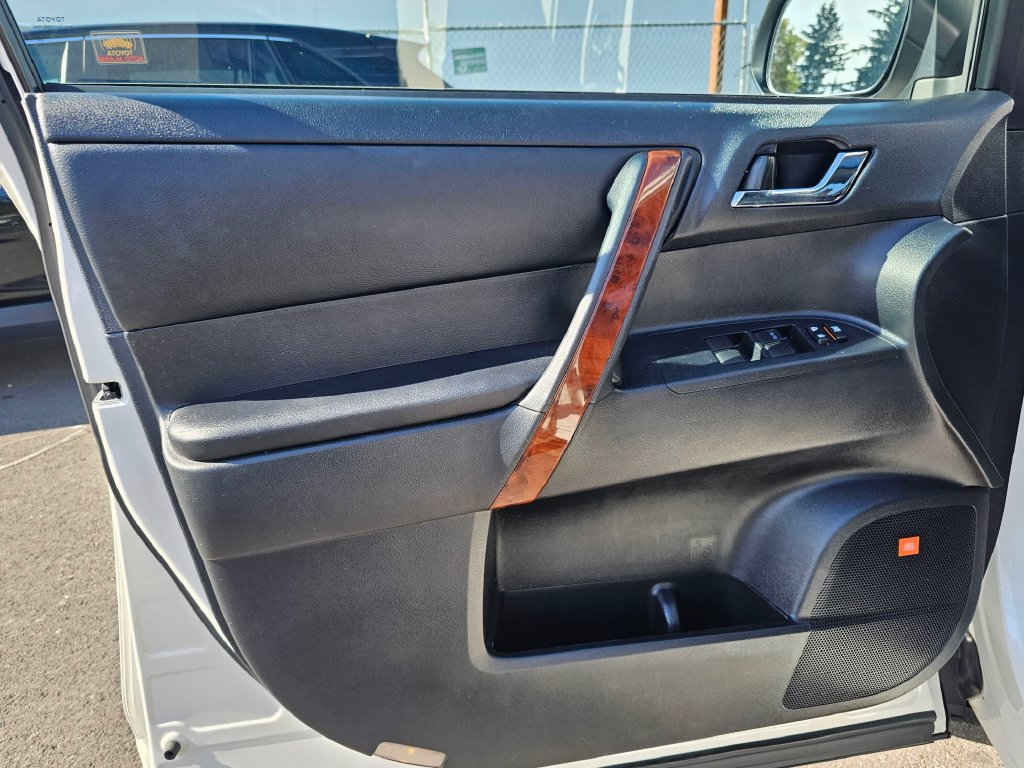 Used 2013 Toyota Highlander Limited AWD/4WD image 22