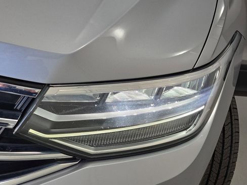 Certified 2022 Volkswagen Tiguan SE w/ Panoramic Sunroof Package image 32