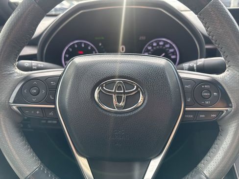 Used 2020 Toyota Avalon Limited image 8