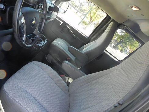 Used 2017 Chevrolet Express 3500 LT w/ LT Preferred Equipment Group image 16