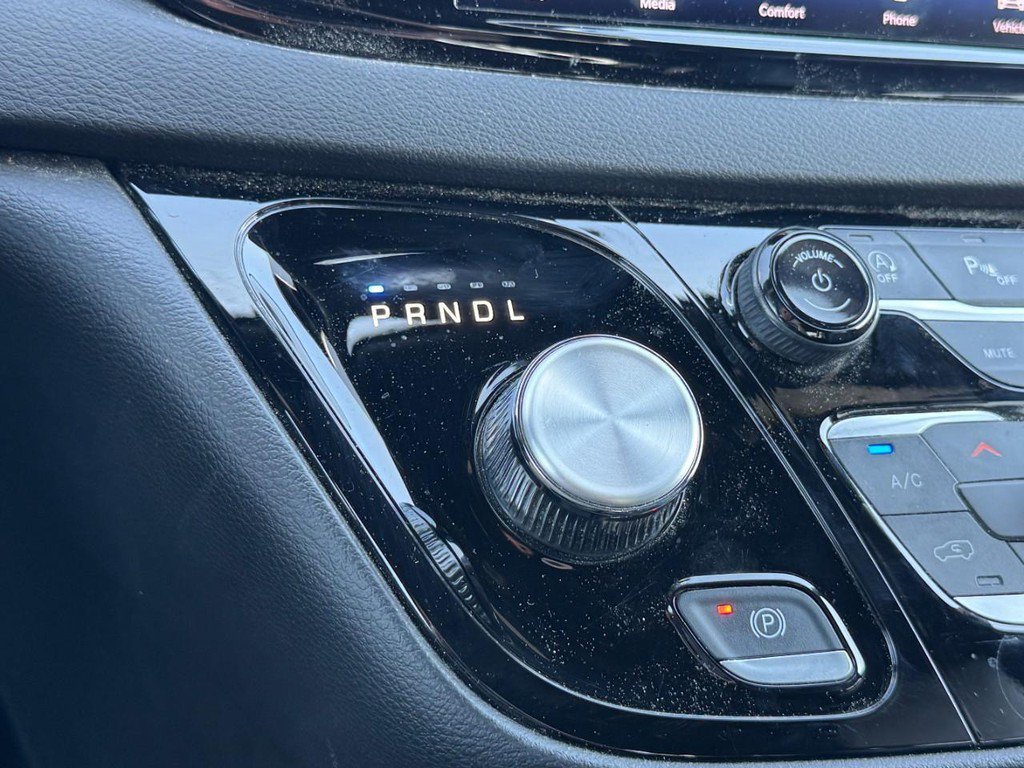Used 2025 Chrysler Pacifica Select FWD image 24