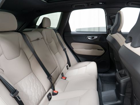 New 2026 Volvo XC60 T8 Plus w/ Climate Package AWD/4WD image 24