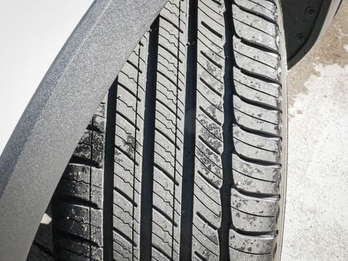 Used 2025 Volvo XC40 B5 Core image 12