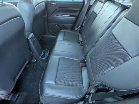 Used 2017 Jeep Compass Latitude image 22