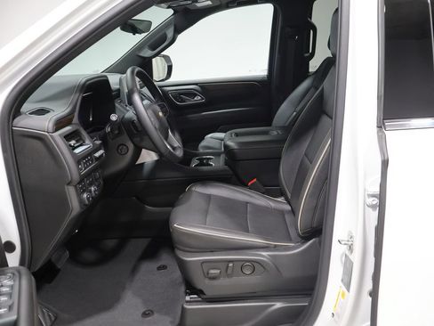 Used 2024 Chevrolet Tahoe Premier AWD/4WD image 12