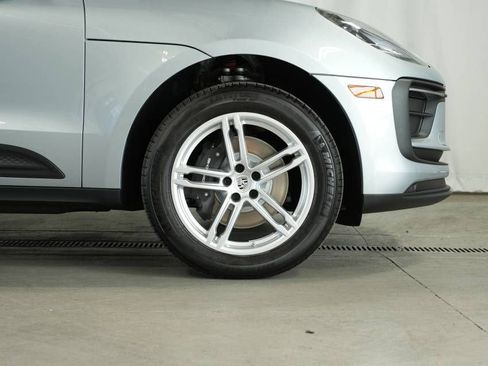 Certified 2025 Porsche Macan AWD/4WD image 41