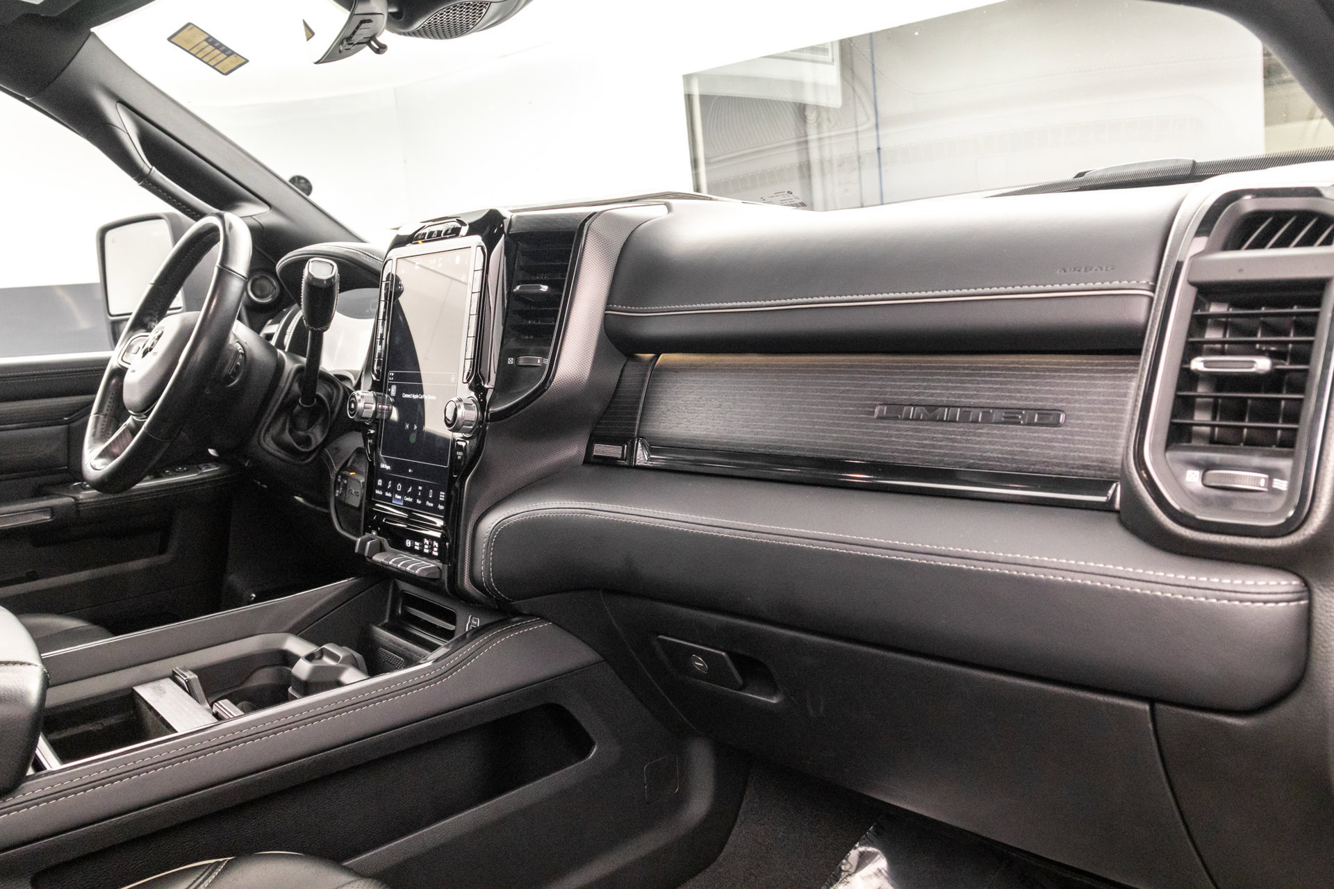 Used 2023 RAM 2500 Limited AWD/4WD image 35