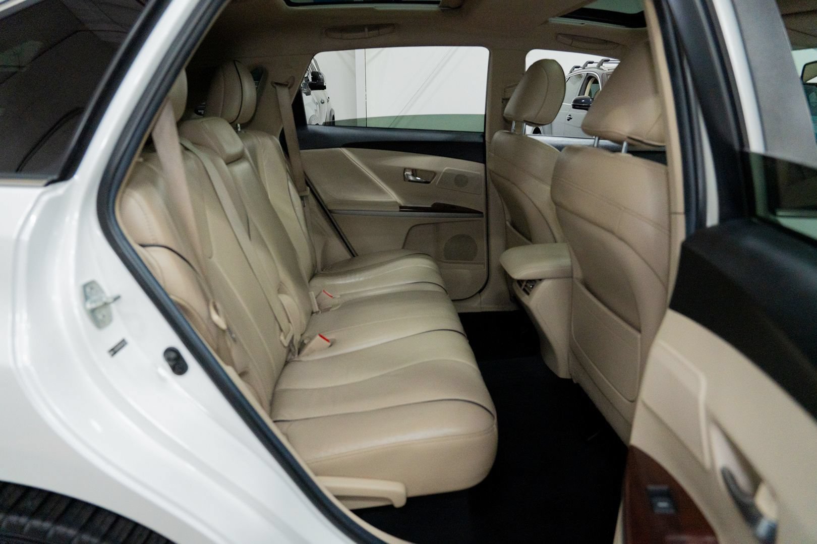 Used 2011 Toyota Venza AWD w/ Premium Pkg #2 image 27