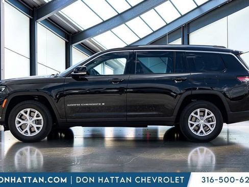 Used 2022 Jeep Grand Cherokee L Limited AWD/4WD image 2