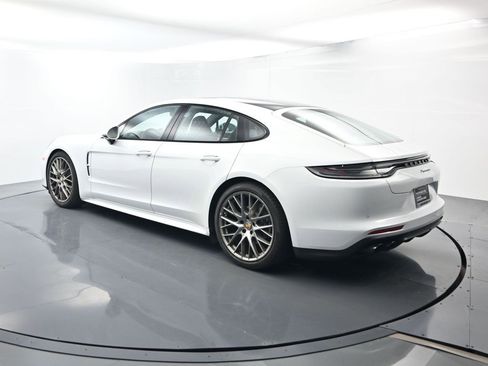 Certified 2023 Porsche Panamera Platinum Edition image 3