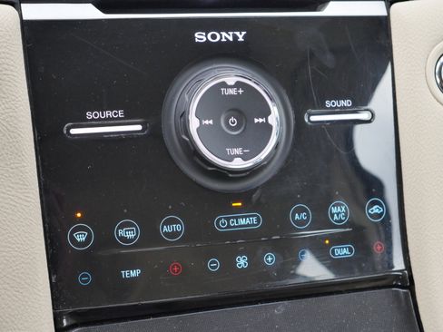 Used 2017 Ford Taurus Limited image 14