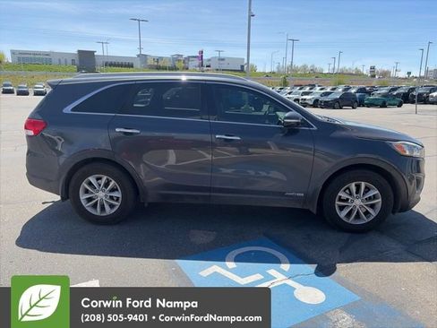 Used 2018 Kia Sorento LX w/ LX V6 Convenience Package image 4