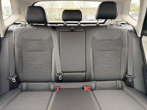 New 2026 Volkswagen Taos SE FWD image 28