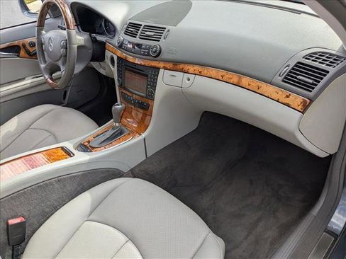 Used 2009 Mercedes-Benz E 350 4MATIC Sedan image 21