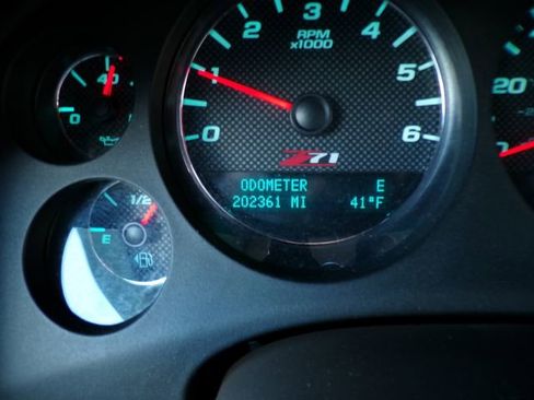 Used 2010 Chevrolet Avalanche LT w/ Suspension Package, Off-Road image 18