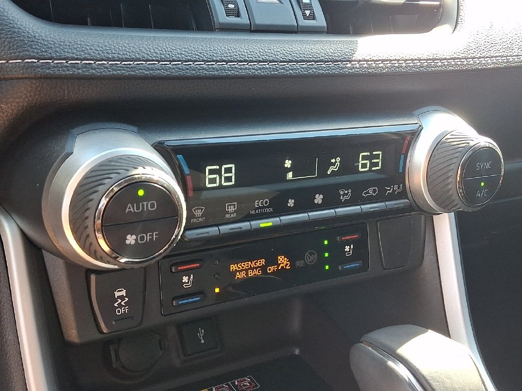 Used 2022 Toyota RAV4 Limited AWD/4WD image 17