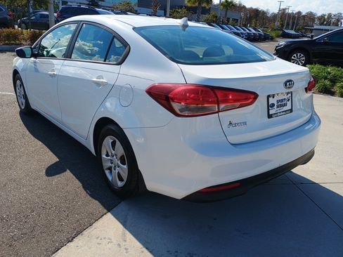 Used 2017 Kia Forte LX image 7