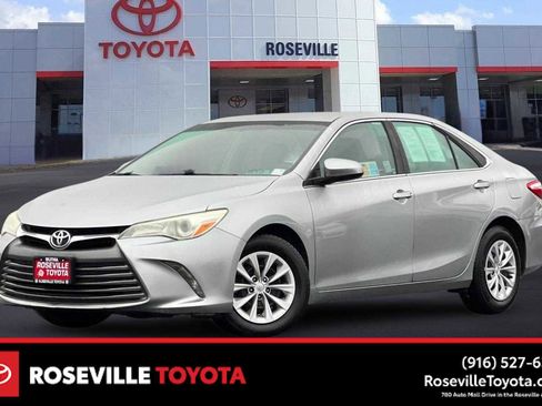 Used 2016 Toyota Camry LE image 1