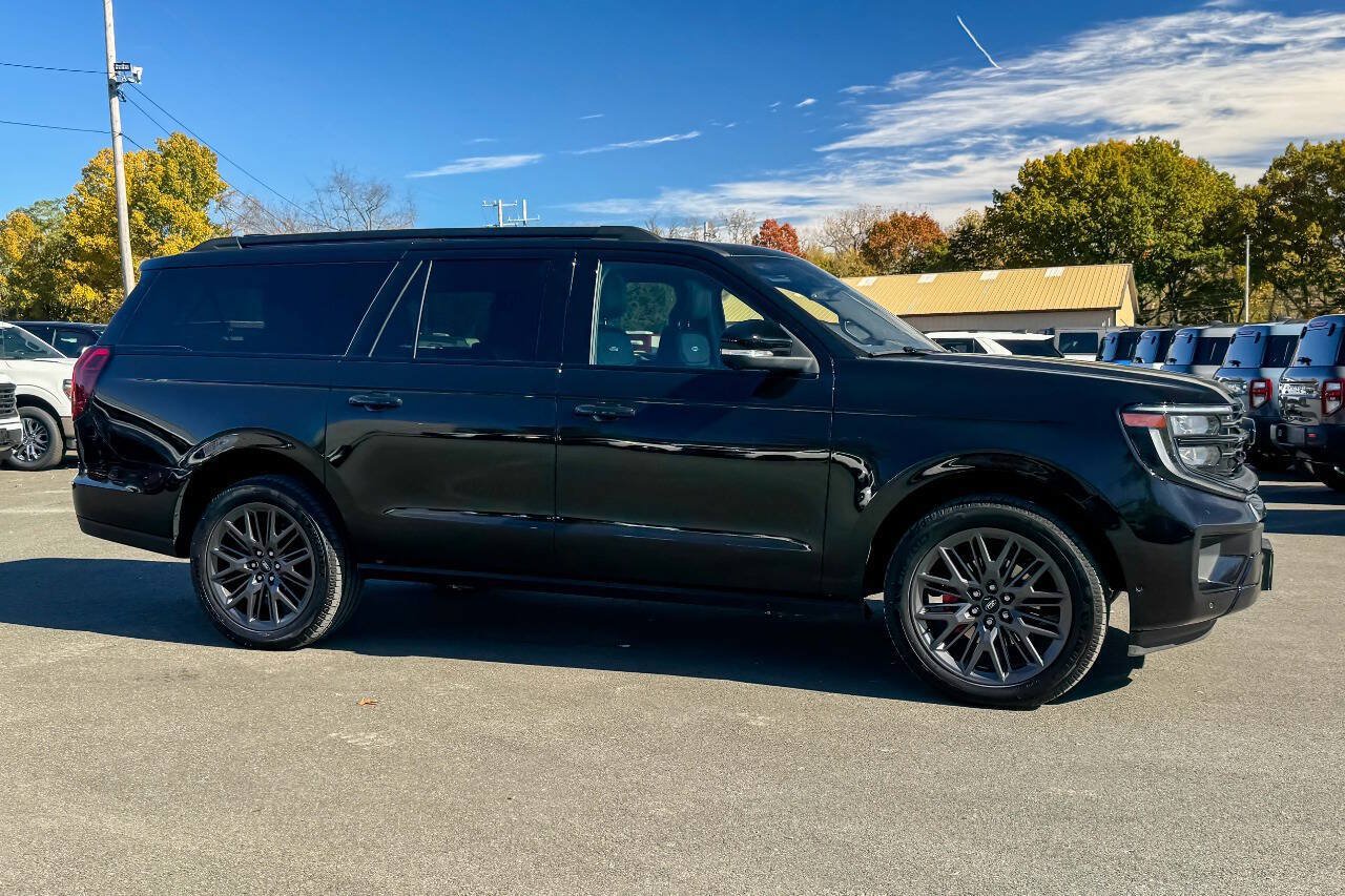 Used 2025 Ford Expedition Max Platinum w/ Stealth Performance Package AWD/4WD image 2