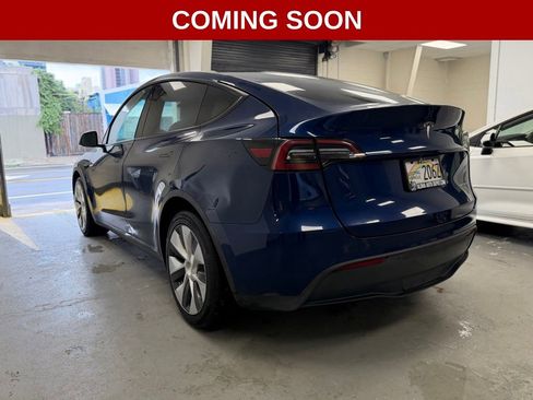 Used 2022 Tesla Model Y Long Range image 2