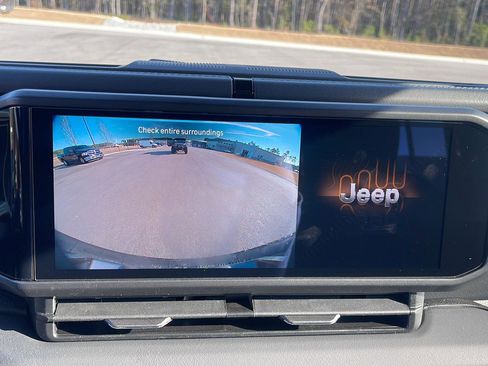 New 2026 Jeep Wrangler Sahara AWD/4WD image 18