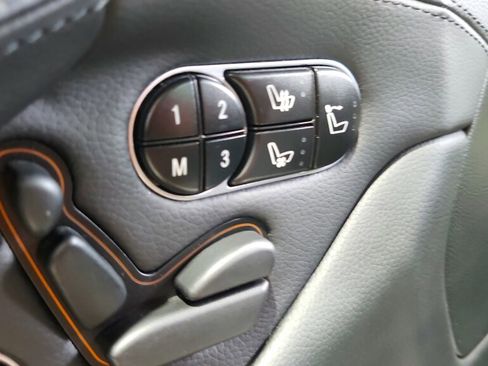 Used 2012 Mercedes-Benz SL 550 image 23