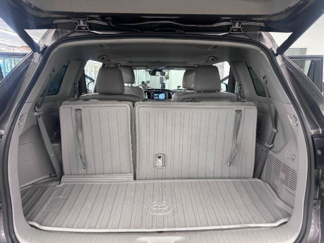Used 2017 Toyota Highlander XLE AWD/4WD image 12