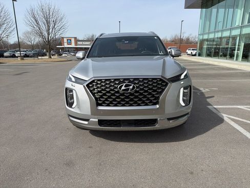 Used 2022 Hyundai Palisade Calligraphy image 2