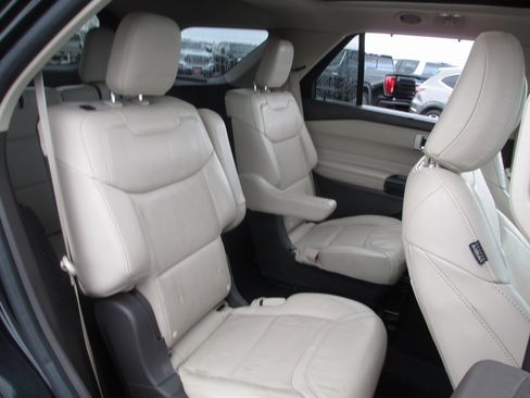 Used 2021 Ford Explorer Platinum w/ Equipment Group 601A image 22