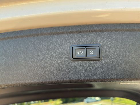 Used 2024 Audi Q5 2.0T Premium Plus image 17