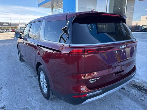 Used 2023 Kia Carnival LX image 9