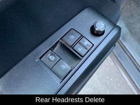 Used 2018 Toyota Tacoma SR image 13