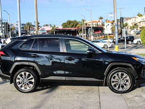 Used 2023 Toyota RAV4 XLE Premium FWD image 7
