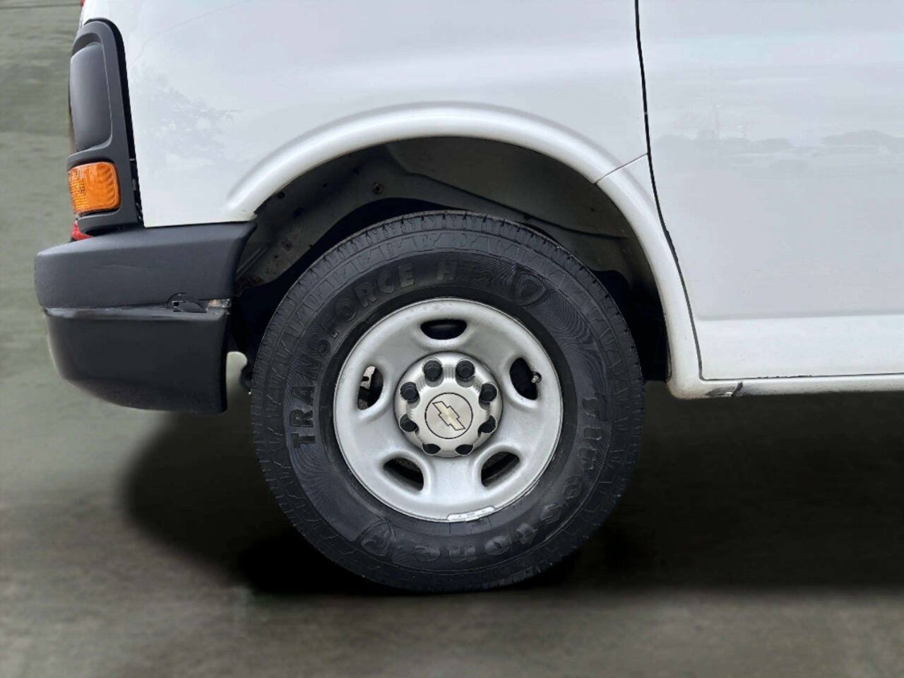 Used 2014 Chevrolet Express 2500 RWD image 35