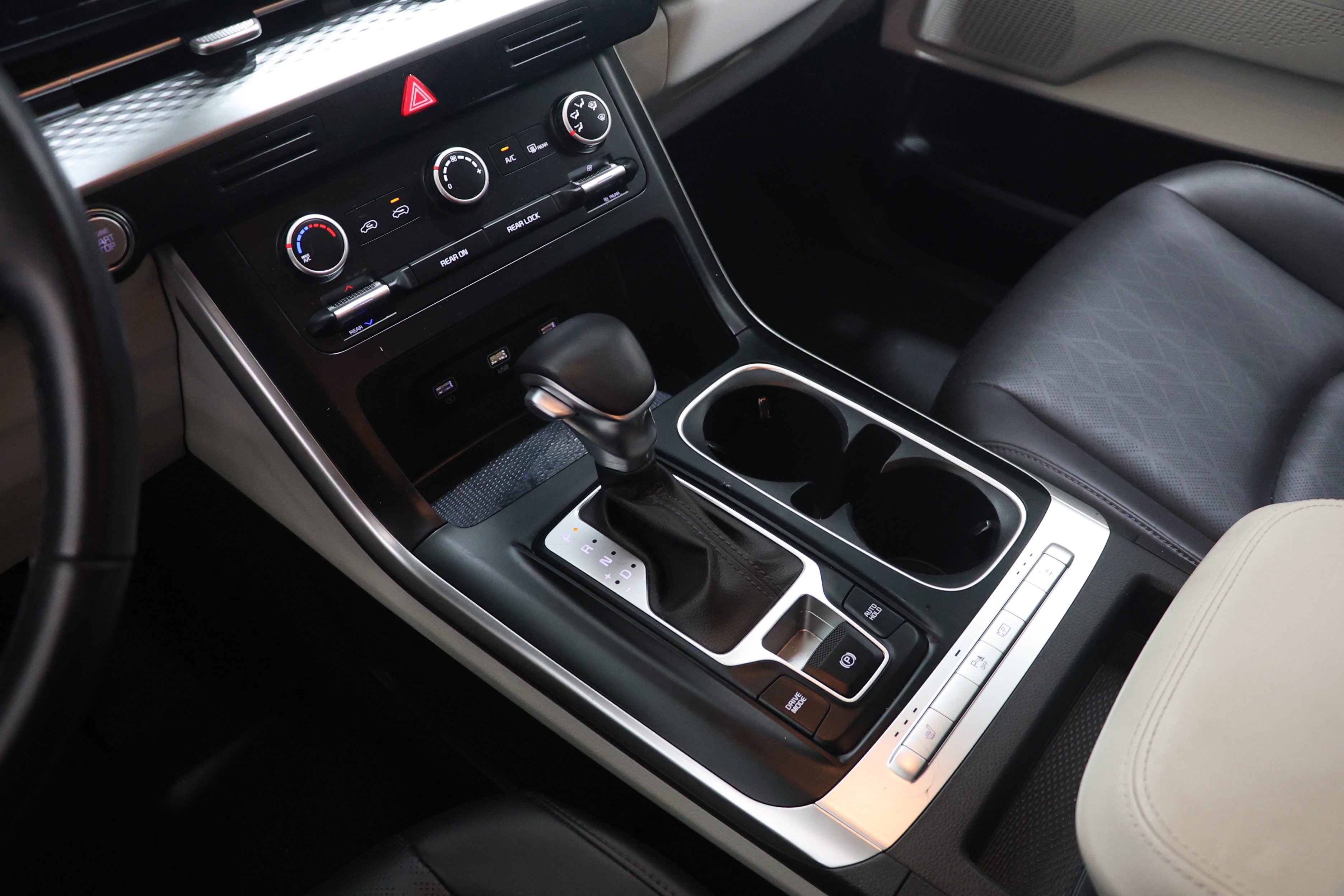 Used 2022 Kia Carnival LX FWD image 28